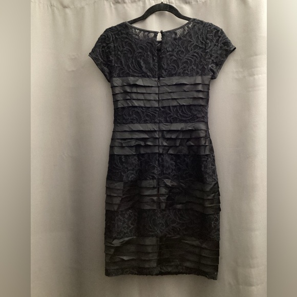 Jones New York petite fitted LBD knee length dress - Picture 2 of 3